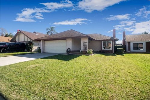 2074 Valleywood St, Colton, CA, 92324-4532 | Card Image