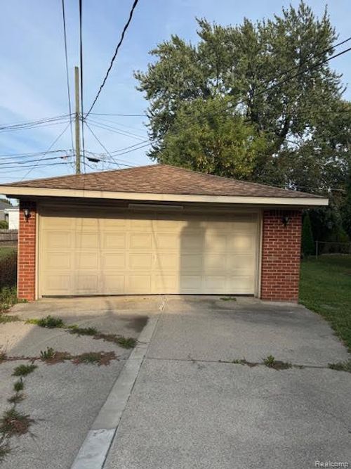 6164 Colonial St, Dearborn Heights, MI, 48127-3103 | Card Image