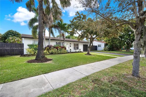 9312 Sw 182nd St, Palmetto Bay, FL, 33157-5767 | Card Image