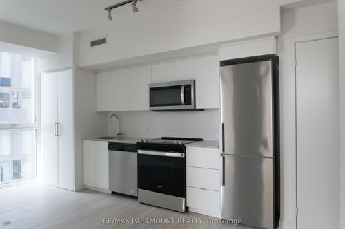 1111-30 Tretti Way, North York, ON, M3H0E3 | Card Image