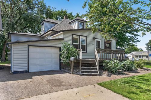 220 N Chestnut St, Belle Plaine, MN, 56011-1810 | Card Image