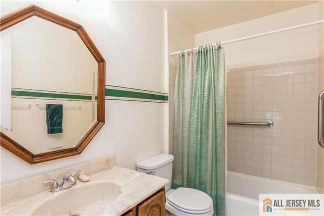 APT-9C - 323 Gill Ln, Townhouse with 2 bedrooms, 2 bathrooms and null parking in Iselin NJ | Image 16