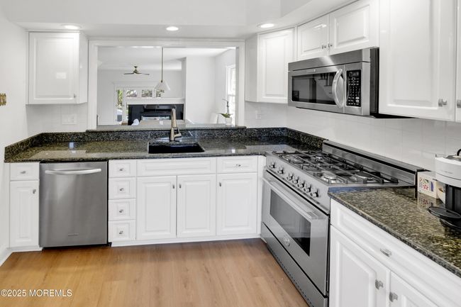 18 Wyckham Rd, Townhouse with 2 bedrooms, 3 bathrooms and null parking in Spring Lake NJ | Image 4