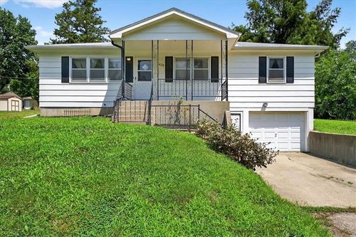 1428 Kiowa St, Leavenworth, KS, 66048-1272 | Card Image