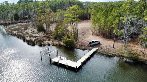 499 Tar Creek Rd, Oriental, NC, 28571-8637 | Card Image