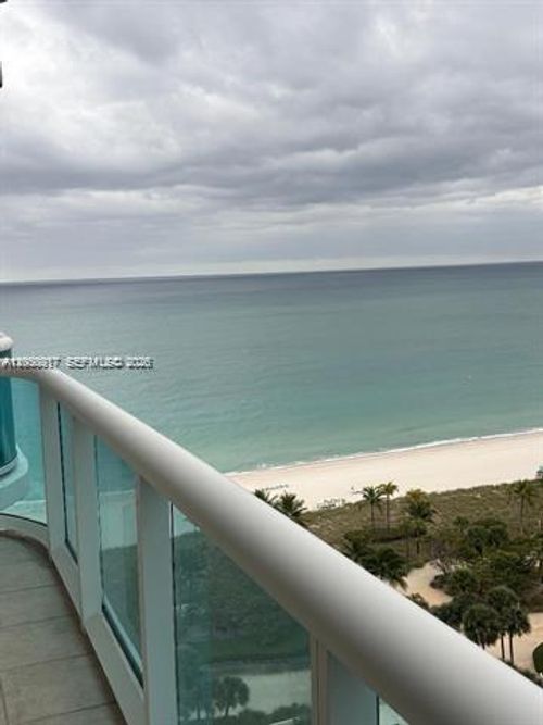 15d-10101 Collins Ave, Bal Harbour, FL, 33154-1646 | Card Image