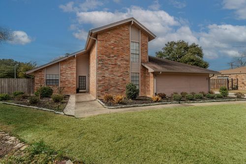 2 Dowlen Pl, Beaumont, TX, 77706-3313 | Card Image