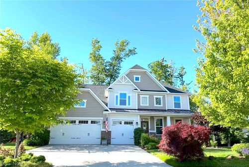2430 Woodhawk Ln, Avon, OH, 44011-5270 | Card Image