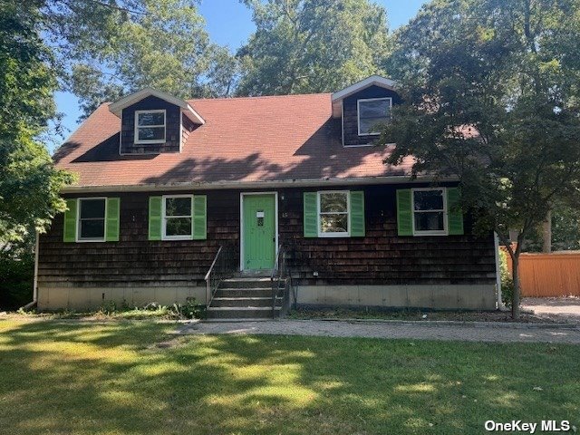 Seneca Trl, Ridge, NY 11961