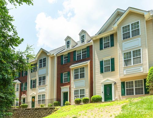 10011 Treeside Ln, Matthews, NC, 28105-7223 | Card Image