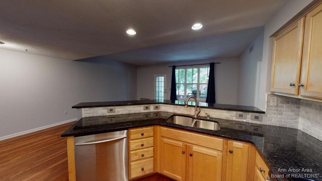 1408 Fox Pointe Cir, Condo with 2 bedrooms, 2 bathrooms and null parking in Ann Arbor MI | Image 4