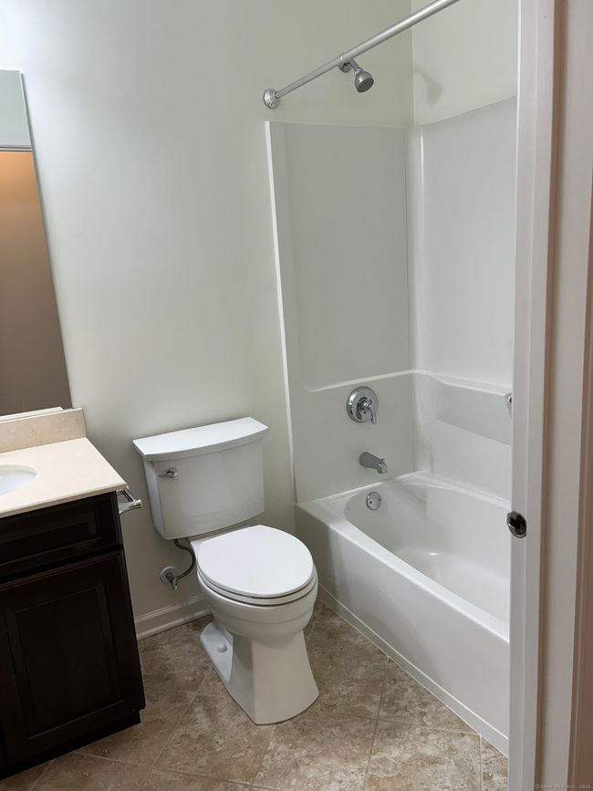 124 - 124 Center Meadow Ln, Condo with 2 bedrooms, 2 bathrooms and 1 parking in Danbury CT | Image 11