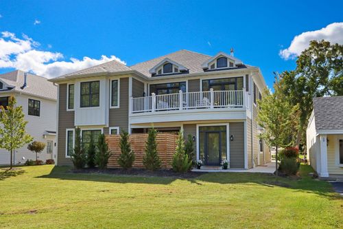 563 Mill St, Fontana, WI, 53125-1240 | Card Image