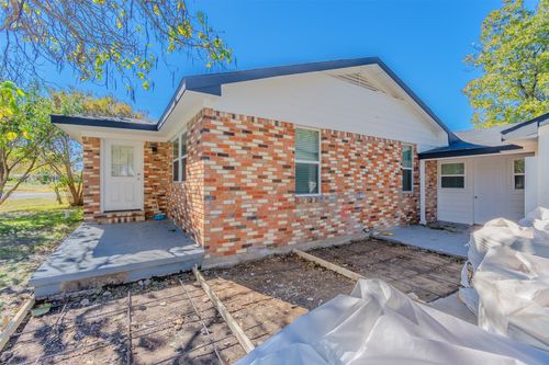 605 Lloyd, Italy, TX, 76651-3785 | Card Image