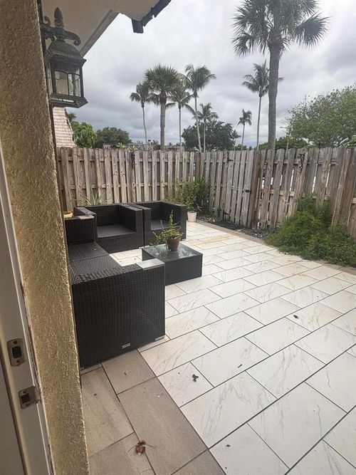 113 W Lake Arbor Drive, Palm Springs, FL, 33461 | Card Image