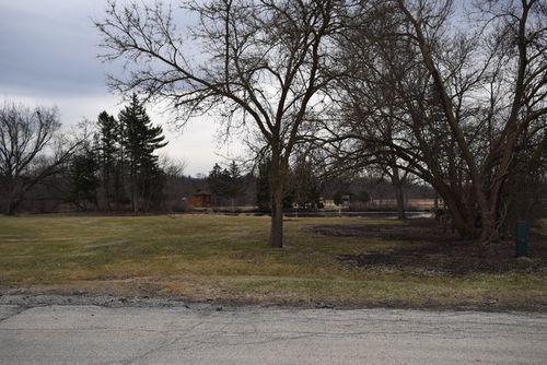 325 Sharon Dr, Sleepy Hollow, IL, 60118-1741 | Card Image