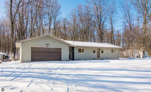4574 Walton Rd, Kingsley, MI, 49649-9639 | Card Image