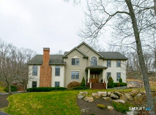 32 Village Dr, East Lyme, CT, 06333-1241 | Card Image