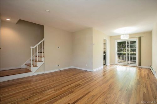 8 Elkan Rd, Larchmont, NY, 10538-3303 | Card Image