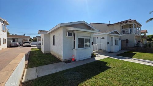 210 S Main St, Placentia, CA, 92870-5625 | Card Image