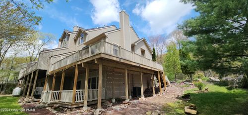 42 Mountainwoods Dr, Lake Harmony, PA, 18624-7700 | Card Image