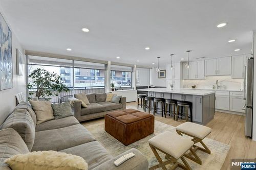 2 Horizon Rd, Fort Lee, NJ, 07024-6525 | Card Image