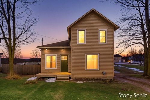 344 E Main St, Vermontville, MI, 49096-9302 | Card Image