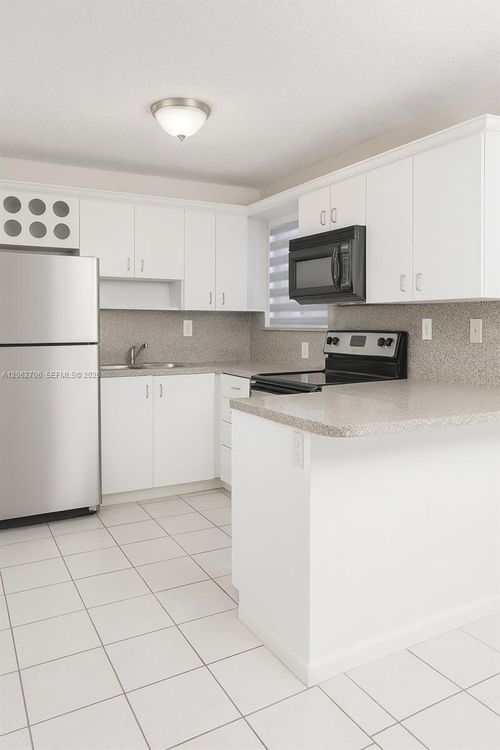 2-8170 Nw 10th St, Miami, FL, 33126-2830 | Card Image