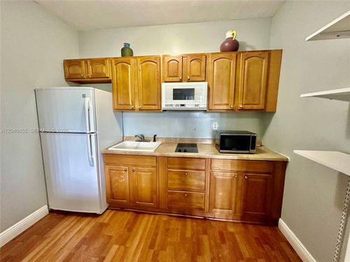 2368-26 Diplomat Pkwy, Hallandale Beach, FL, 33009 | Card Image