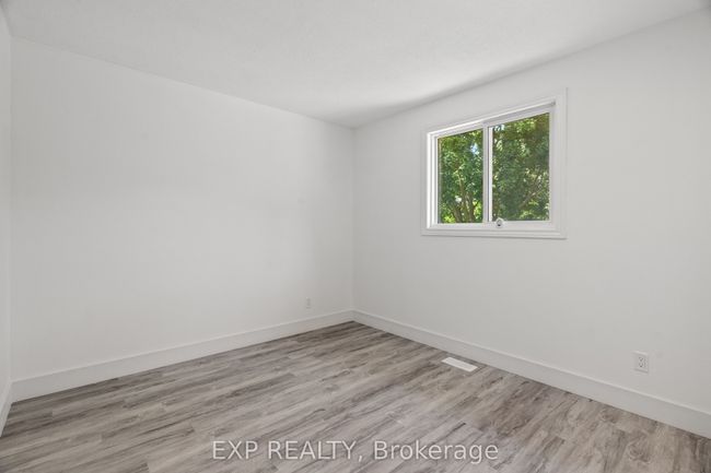 250 William St E, House other with 3 bedrooms, 2 bathrooms and 3 parking in Parkhill ON | Image 17