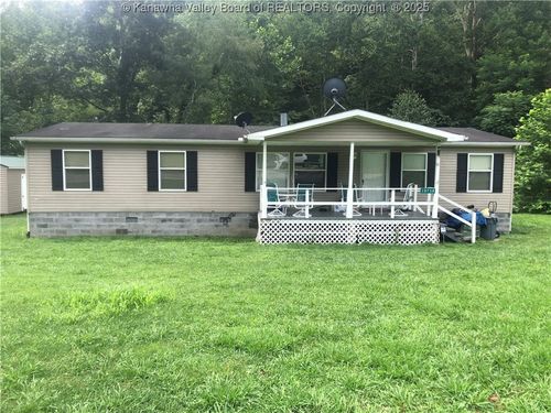 10738 Charleston Rd, Clendenin, WV, 25045-8822 | Card Image