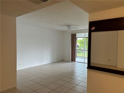 apt-3s-3690 Inverrary Dr, Lauderhill, FL, 33319-5930 | Card Image