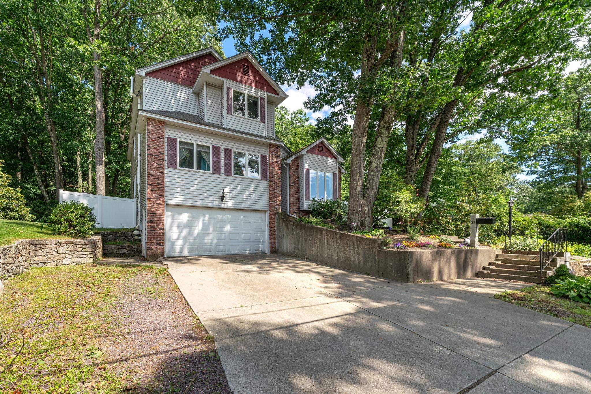 Bruce Rd, Manchester, NH 03104
