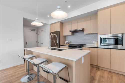 101-2000 W Park Lane, Victoria, BC, V9B3R7 | Card Image