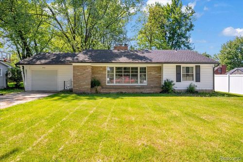 39401 Long St, Harrison Twp, MI, 48045-2154 | Card Image