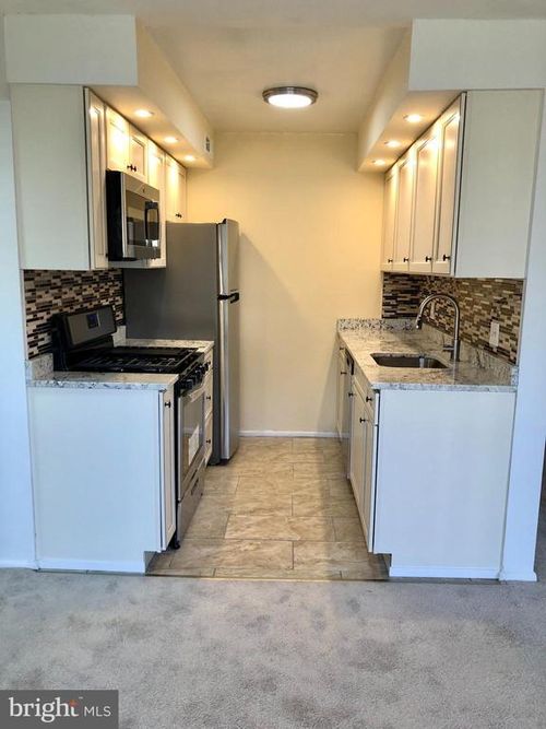 apt-103-4943 Americana Dr, ANNANDALE, VA, 22003-5032 | Card Image