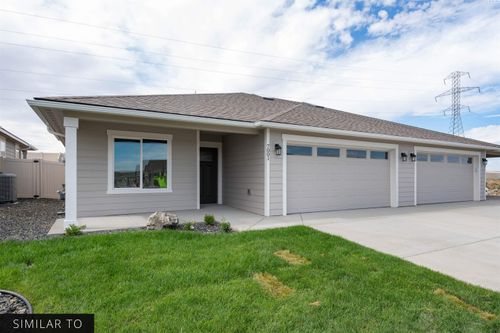 7061 W 38th Ave, Kennewick, WA, 99338-5530 | Card Image