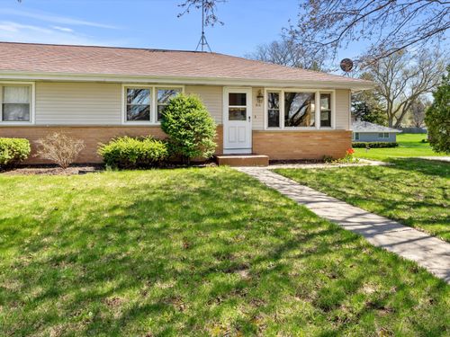 813 Riverview Dr, Plymouth, WI, 53073-1321 | Card Image