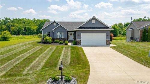 5606 Chatham Ln, Grand Blanc, MI, 48439-9802 | Card Image