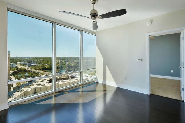 APT-1703 - 300 Bowie St, Condo with 2 bedrooms, 2 bathrooms and 2 parking in Austin TX | Image 11