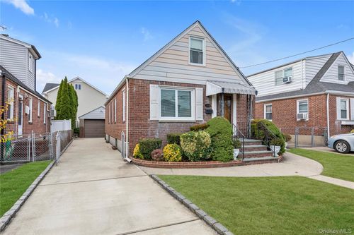 215 Sheridan Blvd, Mineola, NY, 11501-3219 | Card Image