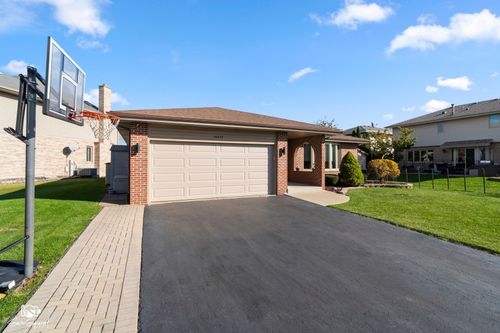 16455 Mayors Row, Orland Hills, IL, 60487-5642 | Card Image