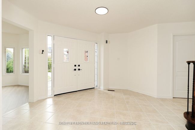 8 Wigston Crt, House other with 5 bedrooms, 3 bathrooms and 4 parking in Whitby ON | Image 4