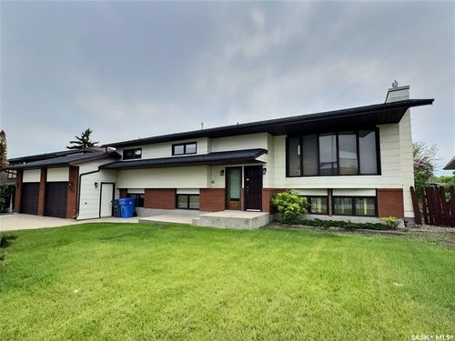 322 Spruce Drive, Estevan, SK, S4A2G1 | Card Image