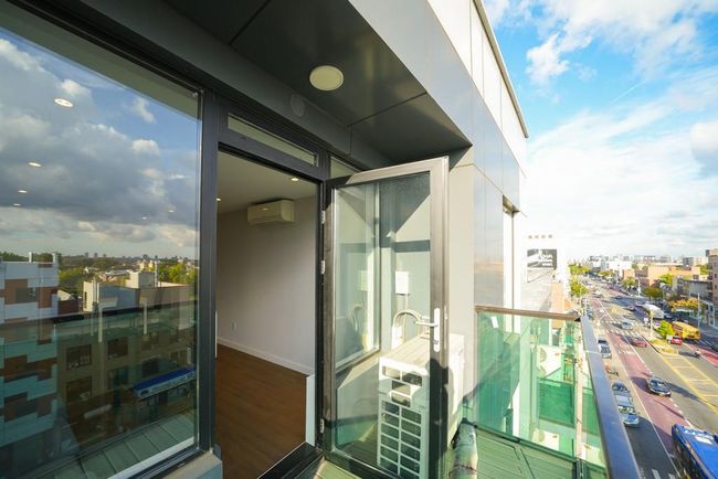 Balcony with a wall unit AC | Image 9