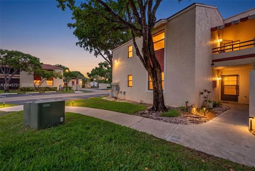 5-20065 Ne 3rd Ct, Miami, FL, 33179-2951 | Card Image