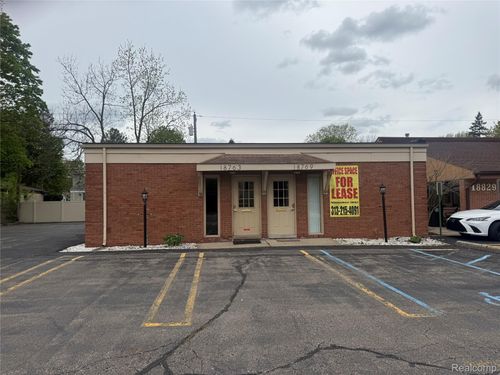 18769 Farmington Rd, Livonia, MI, 48152-3262 | Card Image