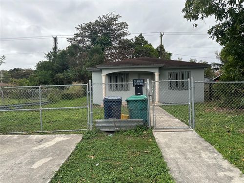 10136 E Hibiscus St, Palmetto Bay, FL, 33157-5334 | Card Image