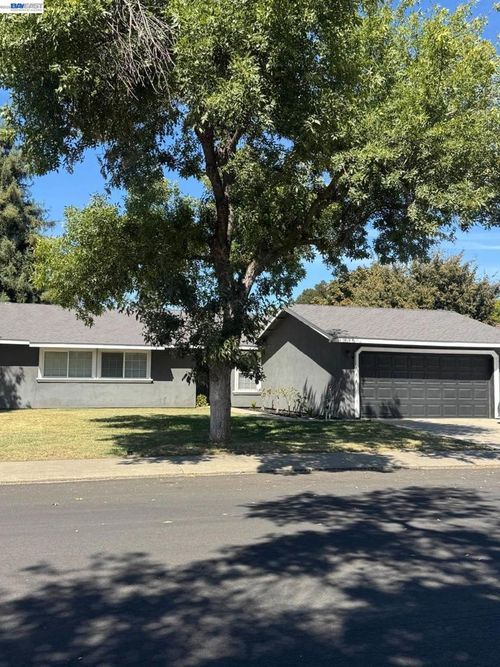 2713 Finlandia Ave, Modesto, CA, 95358-1230 | Card Image