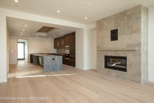 28-165 N Glenwood St, Jackson, WY, 83001-8761 | Card Image